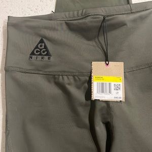 BRAND NEW NIKE LEGGINGS